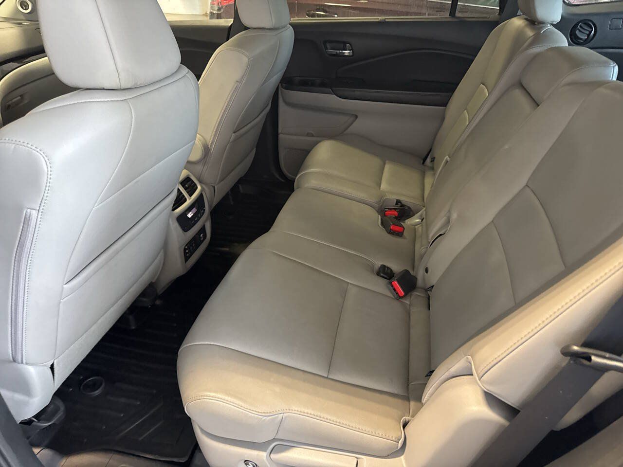 Used 2016 Honda Pilot Touring image 6