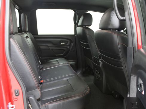 Used 2020 Nissan Titan PRO-4X w/ Pro-4x Convenience Package image 18