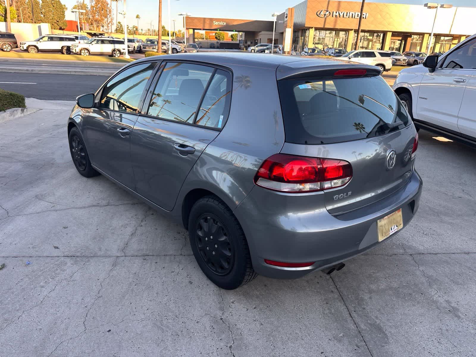 Used 2014 Volkswagen Golf 4-Door FWD image 3