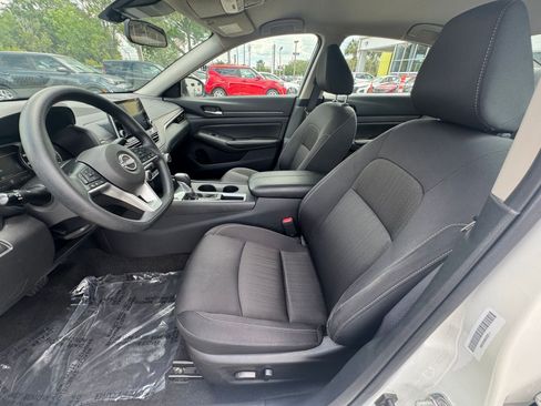 Used 2025 Nissan Altima 2.5 SV FWD image 27