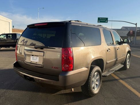 Used 2013 GMC Yukon XL SLT image 2