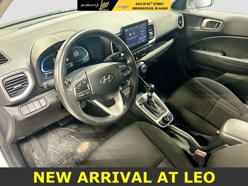 Used 2023 Hyundai Venue SEL image 9