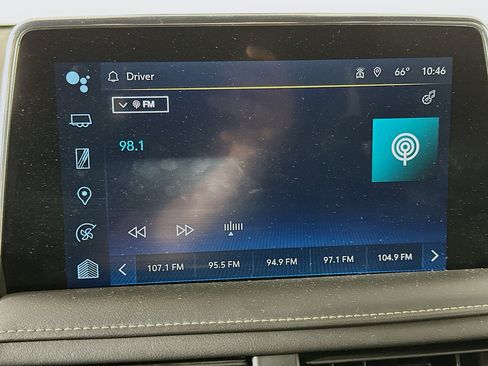 Used 2024 Chevrolet Suburban Premier image 21