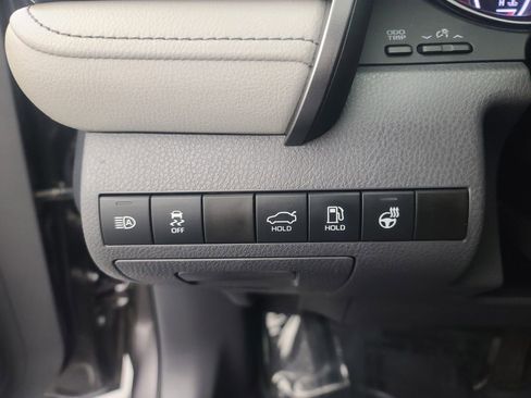 Used 2022 Toyota Camry SE w/ Cold Weather Package image 26