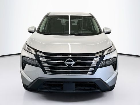 Used 2025 Nissan Rogue SV FWD image 2