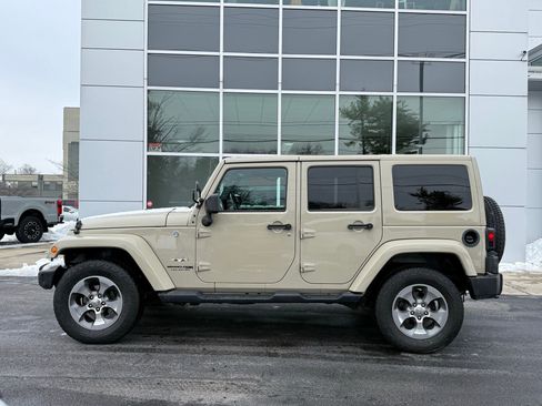 Used 2018 Jeep Wrangler Unlimited Sahara image 2