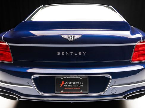 Used 2021 Bentley Flying Spur W12 image 23