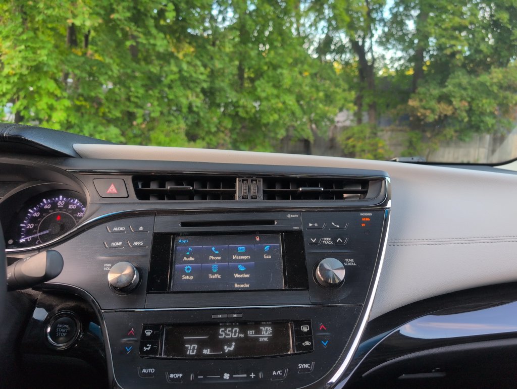 Used 2015 Toyota Avalon XLE FWD image 26