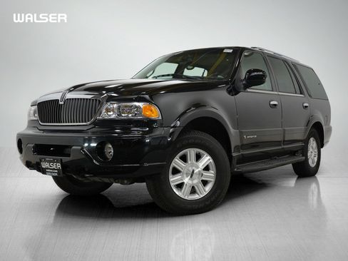 Used 2002 Lincoln Navigator 4WD image 1