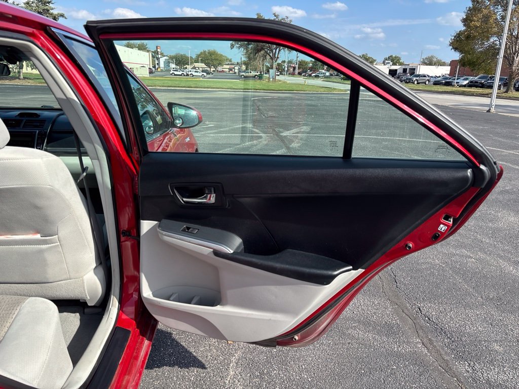 Used 2012 Toyota Camry LE FWD image 25
