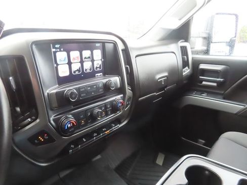 Used 2018 Chevrolet Silverado 1500 LT w/ Redline Edition AWD/4WD image 33