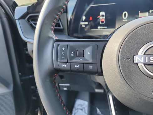 Certified 2025 Nissan Kicks SR FWD image 23