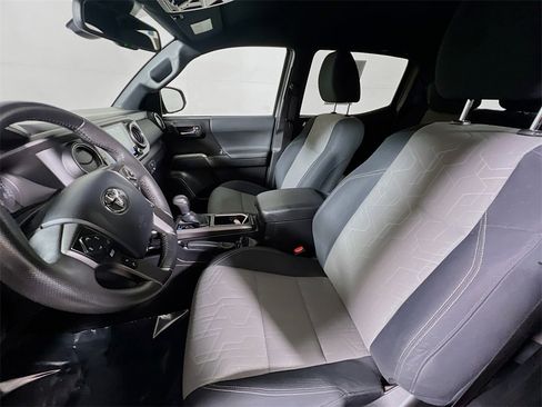 Certified 2023 Toyota Tacoma TRD Off-Road image 19