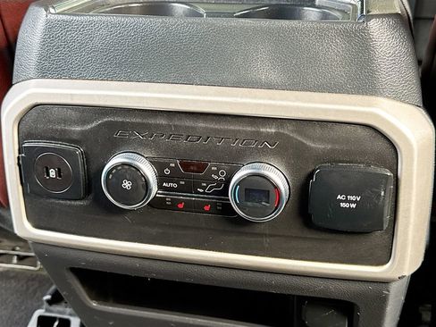 Used 2024 Ford Expedition Limited AWD/4WD image 28
