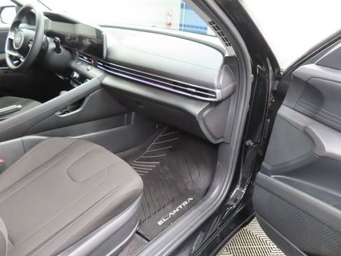 Used 2024 Hyundai Elantra SEL FWD image 29