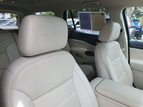 Certified 2021 GMC Acadia Denali w/ Denali Technology Package AWD/4WD image 24