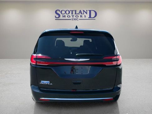 Used 2025 Chrysler Pacifica Select FWD image 7