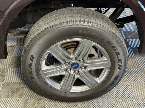 Used 2018 Ford F150 XLT w/ Equipment Group 302A Luxury image 9