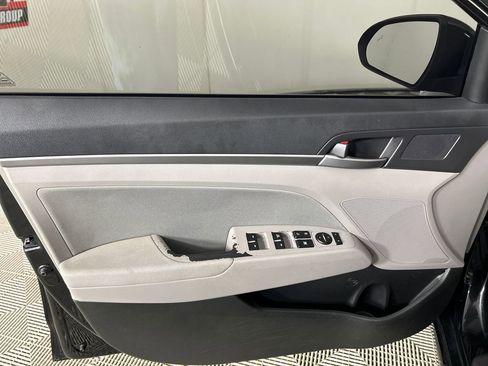 Used 2018 Hyundai Elantra Value Edition FWD image 11