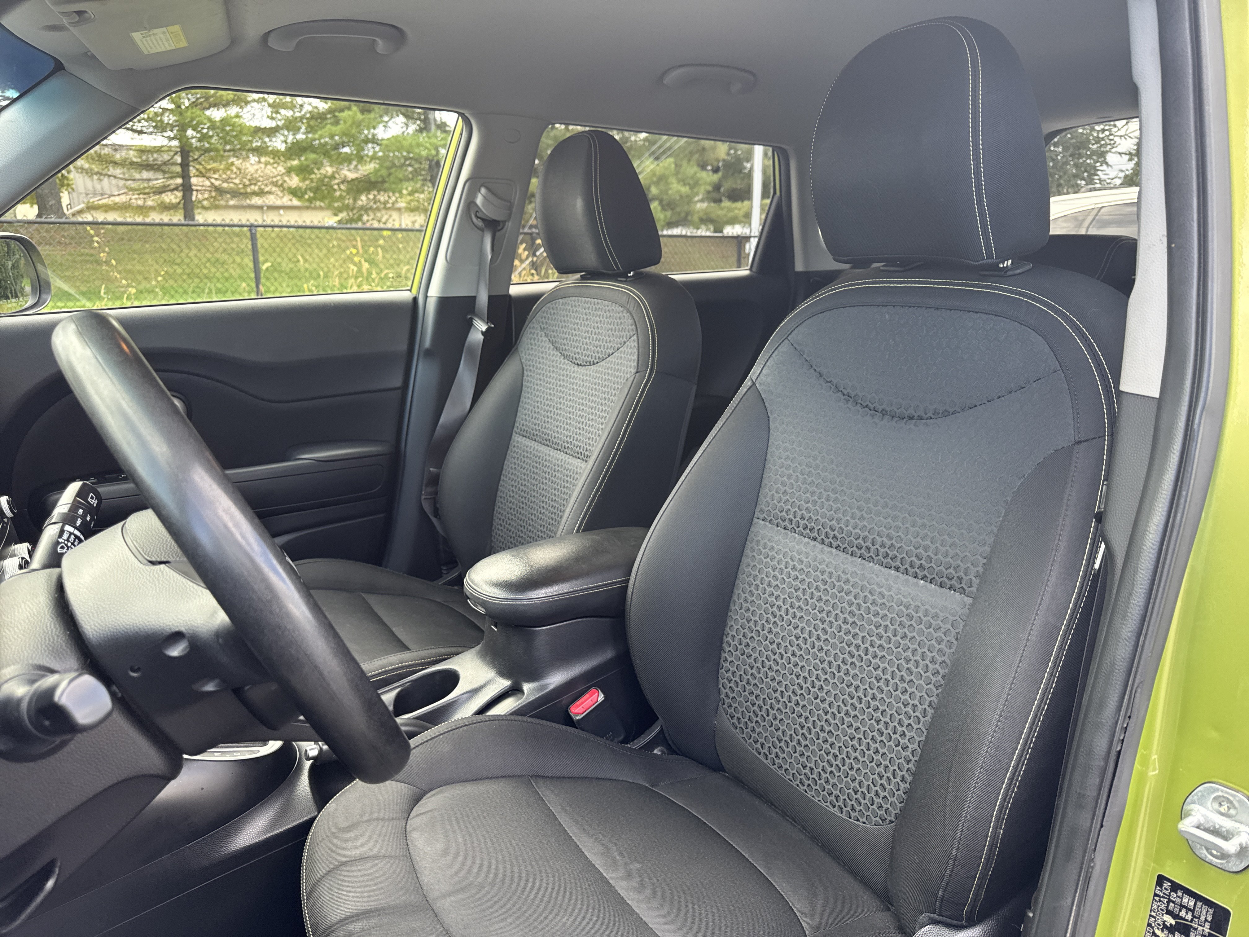 Used 2016 Kia Soul + FWD image 13