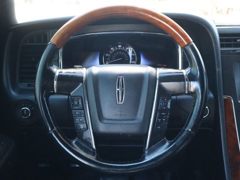 Used 2015 Lincoln Navigator 4WD image 18