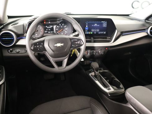 Used 2025 Chevrolet Trax LS w/ LS Convenience Package image 2