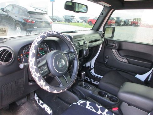 Used 2017 Jeep Wrangler Unlimited Sport w/ Connectivity Group AWD/4WD image 6