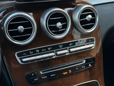 Used 2019 Mercedes-Benz GLC 350e 4MATIC image 36