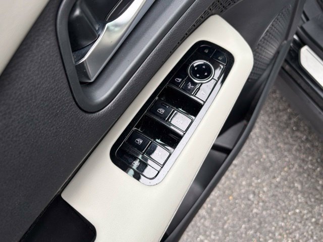 Used 2024 Nissan Ariya AWD image 13