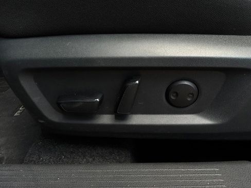 Used 2025 Nissan Rogue SV FWD image 10