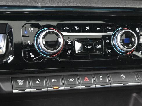 Used 2024 GMC Sierra 2500 AT4 w/ AT4 Premium Plus Package image 25