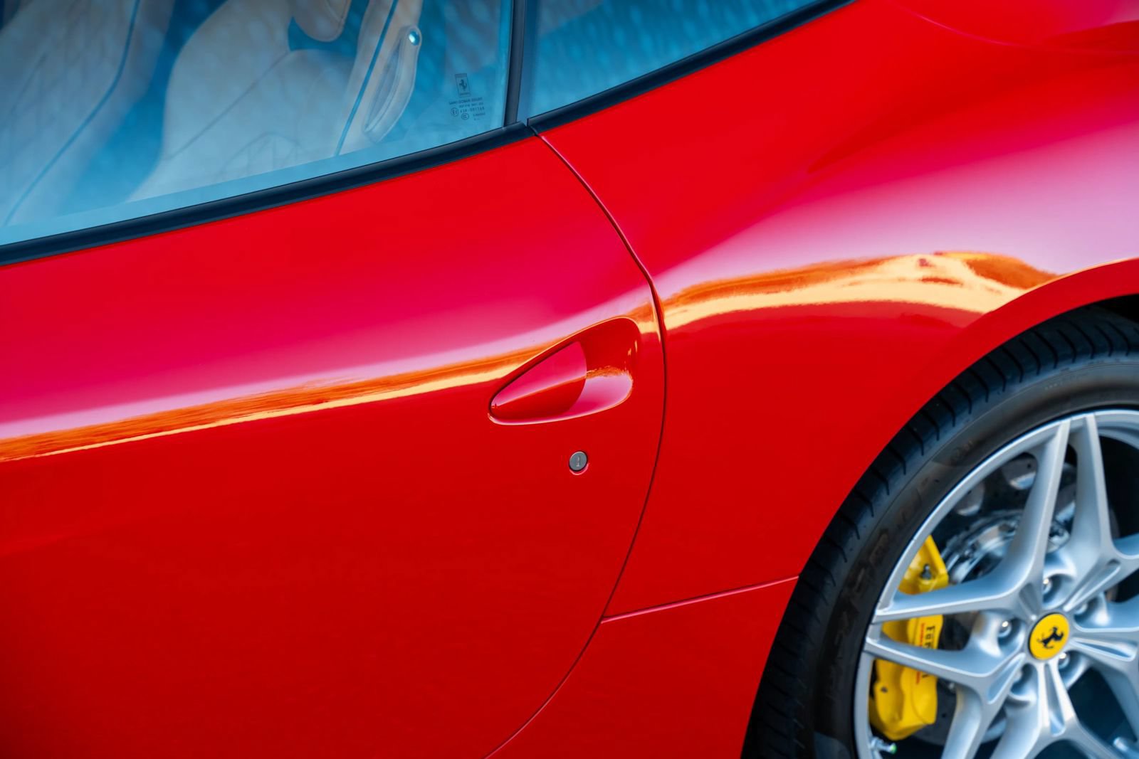 Used 2015 Ferrari California T RWD image 42