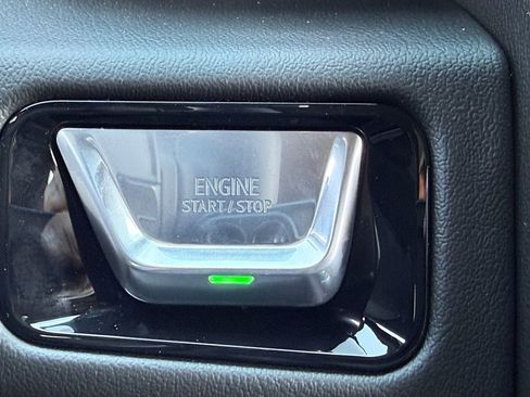 New 2026 GMC Yukon Denali w/ Denali Reserve Package AWD/4WD image 32