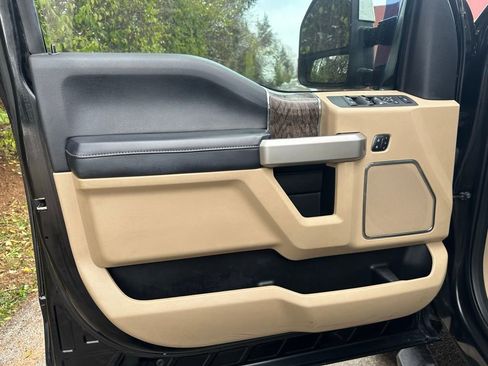 Used 2017 Ford F350 Lariat w/ Lariat Value Package AWD/4WD image 8