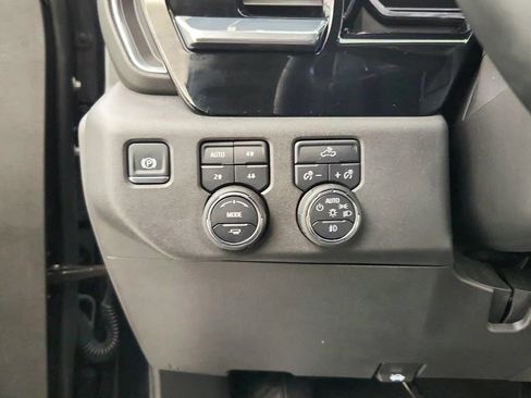 Used 2025 Chevrolet Silverado 1500 LT Trail Boss w/ Convenience Package II AWD/4WD image 19