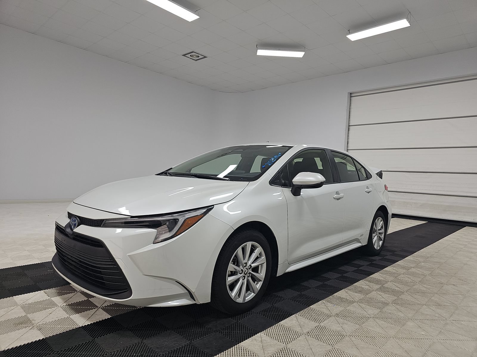 Certified 2025 Toyota Corolla LE w/ LE Premium Package AWD/4WD image 31