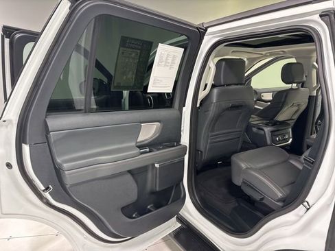 Used 2025 Ford Expedition Active image 24