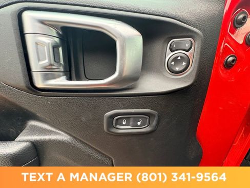 Used 2024 Jeep Wrangler Unlimited w/ LED Headlamp & Fog Lamp Group AWD/4WD image 25