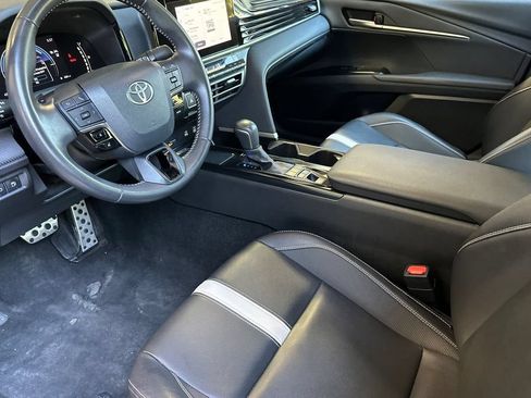 Used 2025 Toyota Camry SE FWD image 10