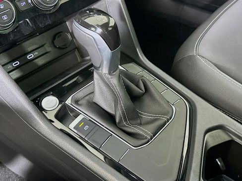 Used 2024 Volkswagen Taos SE image 24