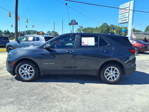 Used 2022 Chevrolet Equinox LS FWD image 5