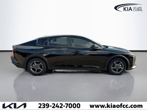 New 2025 Kia K4 LXS image 6