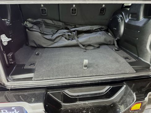 Used 2021 Jeep Wrangler Unlimited Sahara image 30