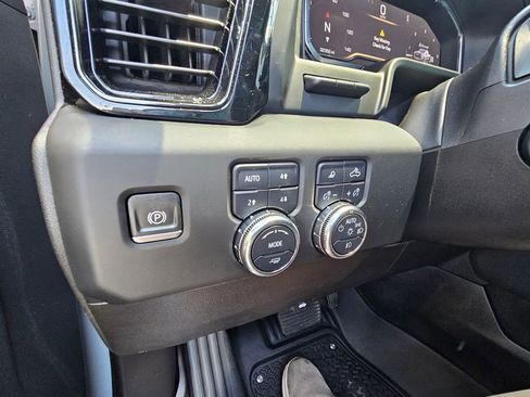 Used 2024 GMC Sierra 1500 AT4 w/ Technology Package AWD/4WD image 18