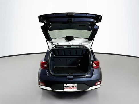 Used 2021 Hyundai Venue FWD image 32