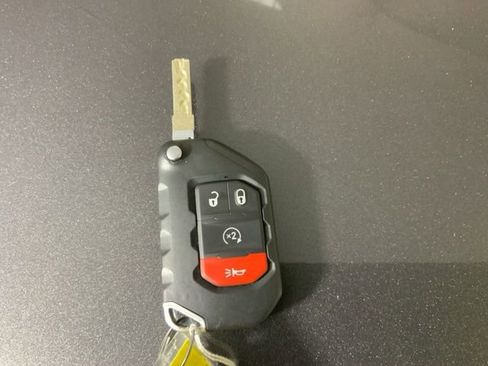 Used 2025 Jeep Gladiator Sport AWD/4WD image 45