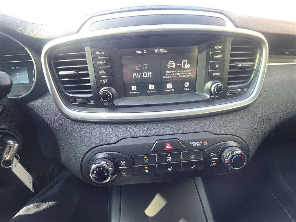 Used 2020 Kia Sorento L FWD image 12