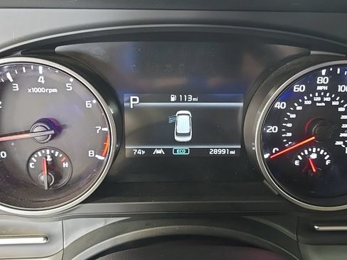 Used 2024 Kia Carnival LX FWD image 5