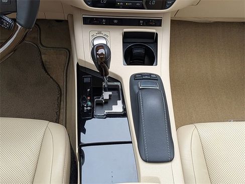 Used 2013 Lexus ES 350 w/ Luxury Pkg image 17