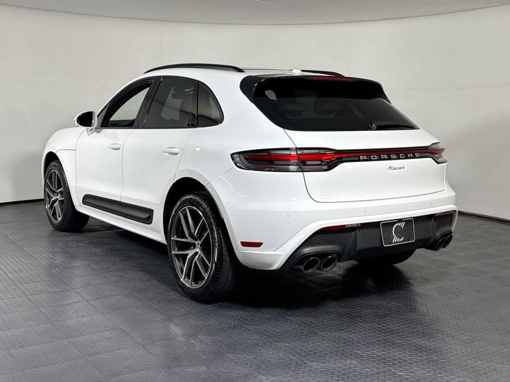 Certified 2024 Porsche Macan AWD/4WD image 3